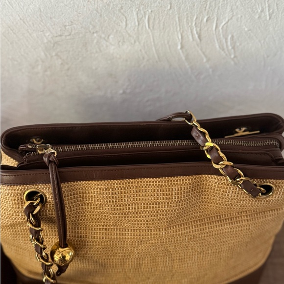Very Rare CHANEL Chain Leather and Straw Tote - Picture 6 of 12